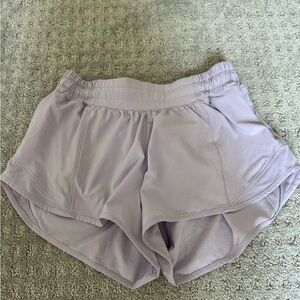 Lululemon Hotty Hot Shorts 2.5 in